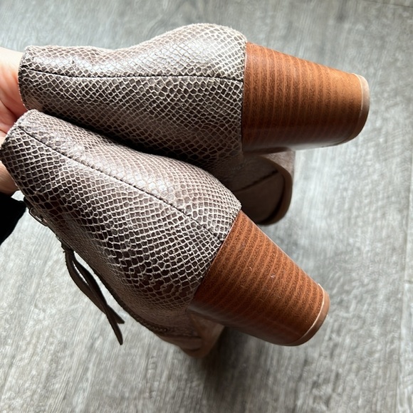 Vionic Anne Bootie - Picture 10 of 13